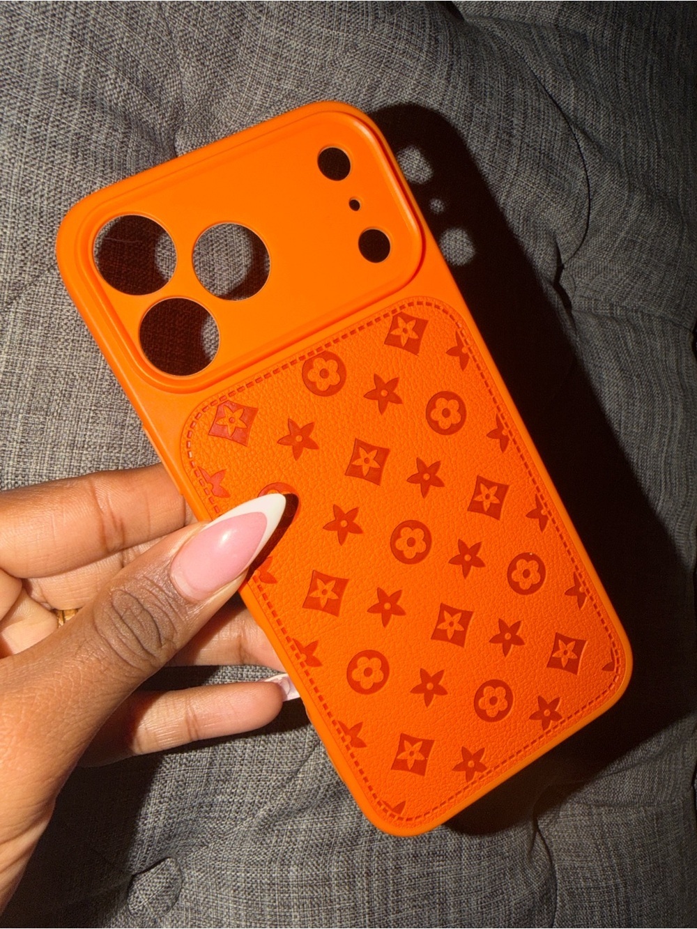 iPhone 17 Pro Max Orange Silicone Case - Picture 4 of 5